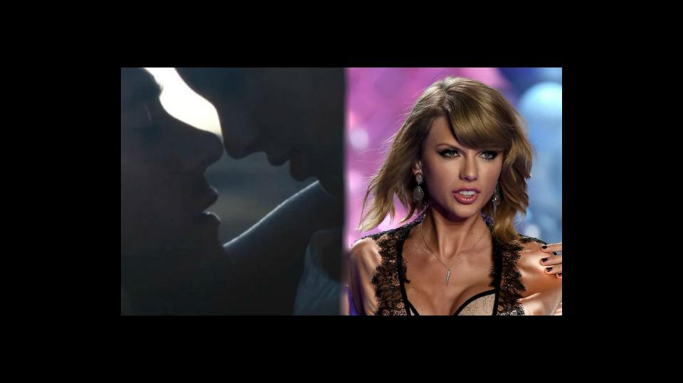 taylor to ve videu rozjíždí se Scottem Eastwoodem.
